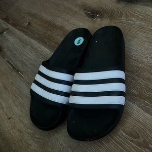 Mens size 6 adidas slides